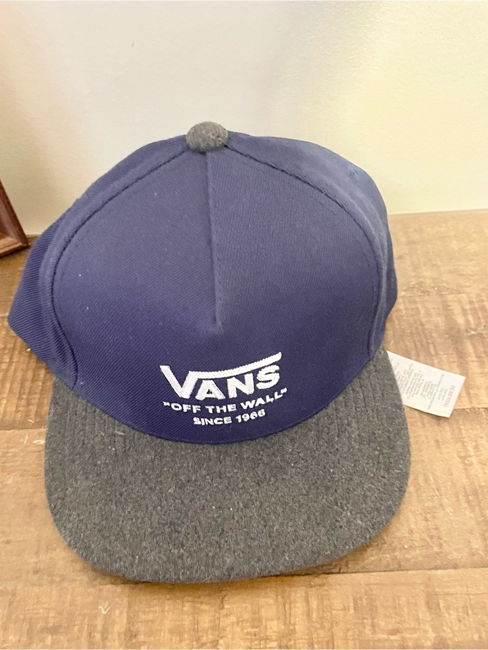 NWT- VANS Off The Wall Hucks II Hat Men’s Snapback Navy Gray Felt VN0A3HOQJC